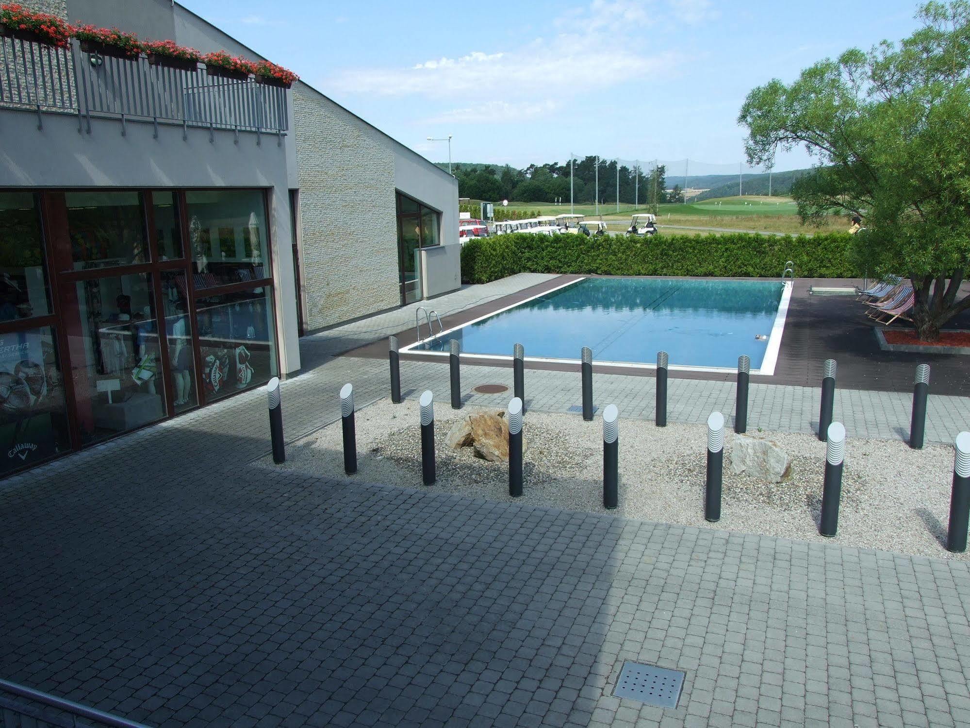 Hotel Beroun Golf Club Exterior photo