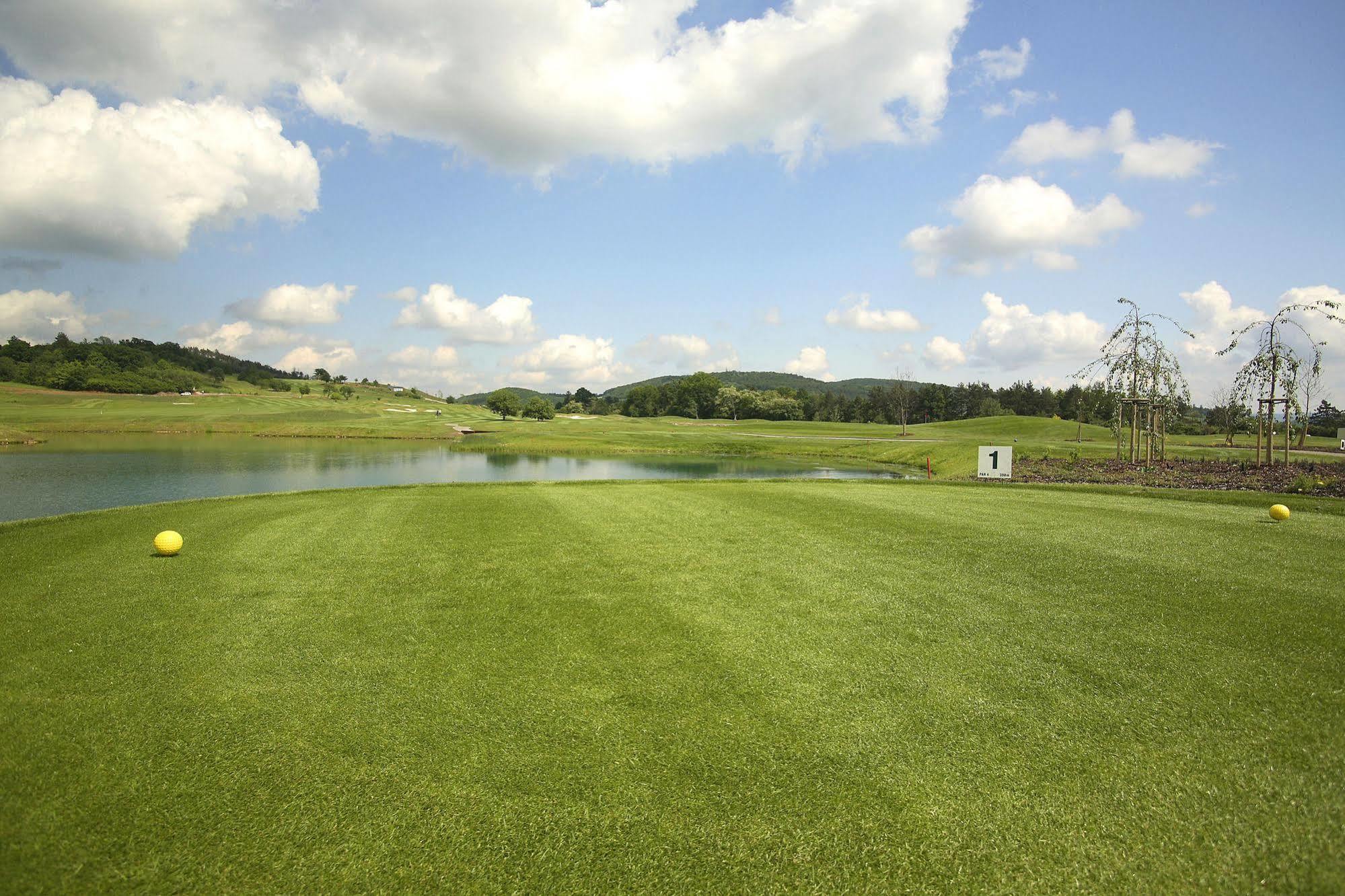 Hotel Beroun Golf Club Exterior photo